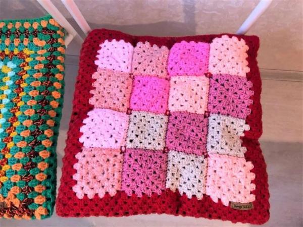 Вязание чехлов и сидушек для стульев крючком: от простого к сложному для начинающих Вязание чехлов и сидушек для стульев крючком: от простого к сложному для начинающих