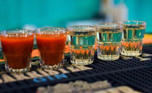 Озвучены самые опасные соки для запивания алкоголя