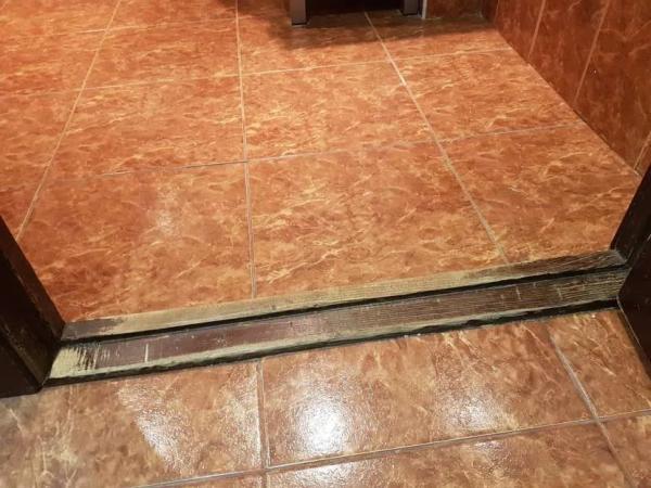 Какую дверь в ванную выбрать и как установить Какую дверь в ванную выбрать и как установить