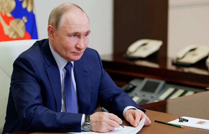 Путин назвал ОАЭ одним из подходящих мест для его встречи с Трампом Путин назвал ОАЭ одним из подходящих мест для его встречи с Трампом