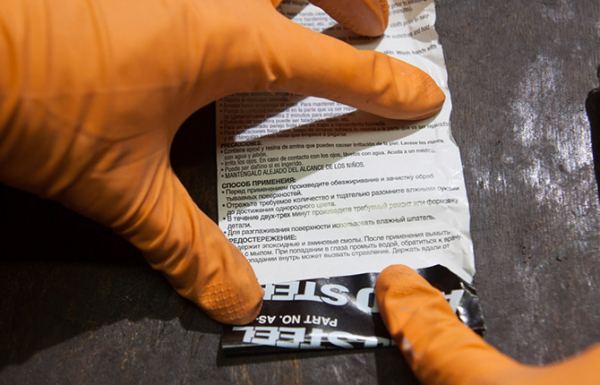 Как правильно пользоваться холодной сваркой: виды, состав, инструкция по применению Как правильно пользоваться холодной сваркой: виды, состав, инструкция по применению