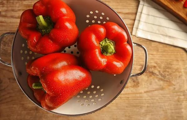 Тепличные шедевры: лучшие сорта и гибриды сладкого перца для закрытого грунта Тепличные шедевры: лучшие сорта и гибриды сладкого перца для закрытого грунта