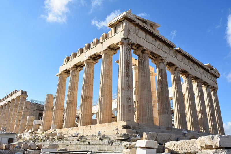 Архитектура 90-х: капром, постмодернизм, лужковская и другие стили