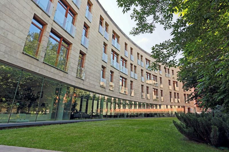 Архитектура 90-х: капром, постмодернизм, лужковская и другие стили