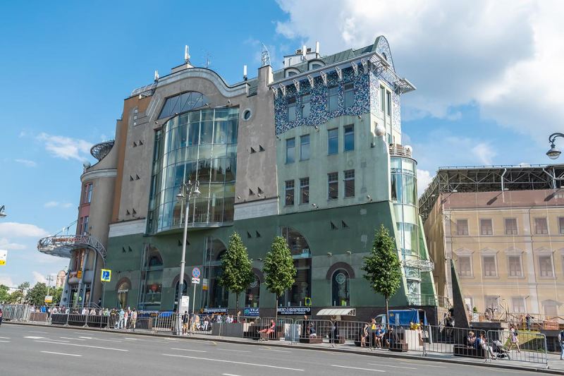 Архитектура 90-х: капром, постмодернизм, лужковская и другие стили