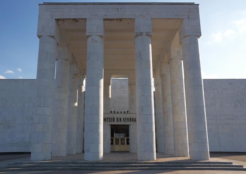 Архитектура 90-х: капром, постмодернизм, лужковская и другие стили