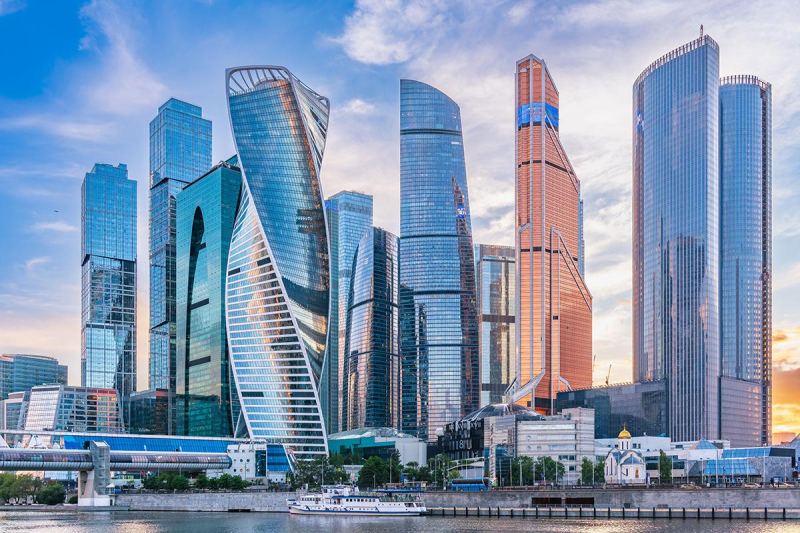 Архитектура 90-х: капром, постмодернизм, лужковская и другие стили