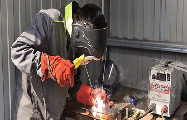 Техника безопасности при газовой сварке: требования к помещению, оборудованию, правила проведения работ Техника безопасности при газовой сварке: требования к помещению, оборудованию, правила проведения работ