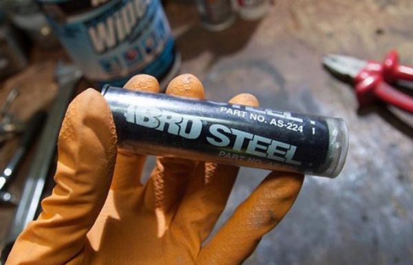 Как правильно пользоваться холодной сваркой: виды, состав, инструкция по применению Как правильно пользоваться холодной сваркой: виды, состав, инструкция по применению