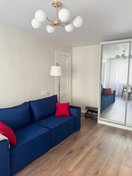 Как я сделала ремонт в хрущевке с проход­ной комнатой за 1,8 млн рублей: фото до ​и после