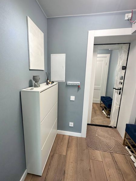 Как я сделала ремонт в хрущевке с проход­ной комнатой за 1,8 млн рублей: фото до ​и после