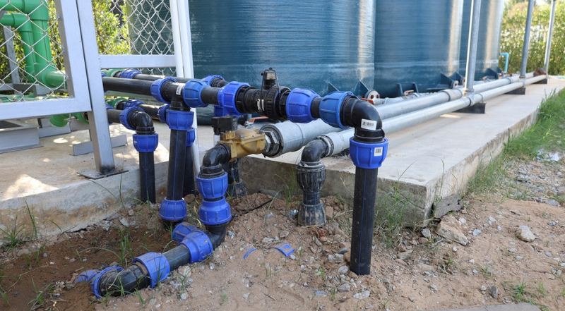 Как соединить ПНД-трубы: правила монтажа водопровода из одного или разных материалов