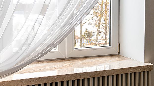 Какой подоконник лучше: гид по популярным материалам и их свойствам