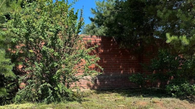 Забор из кирпича