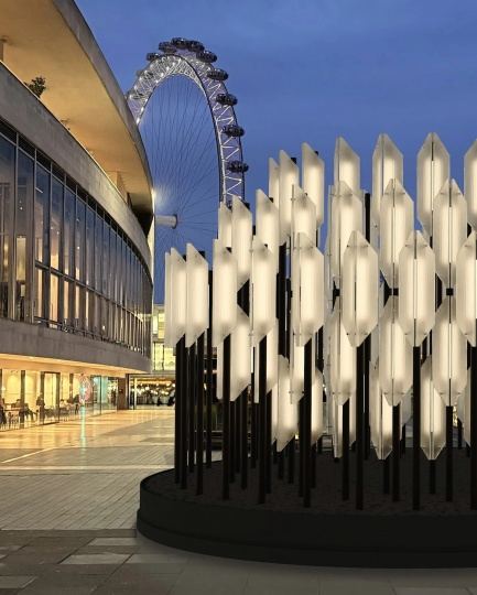 Ли Брум создал масштабную световую скульптуру для Лондонского фестиваля дизайна