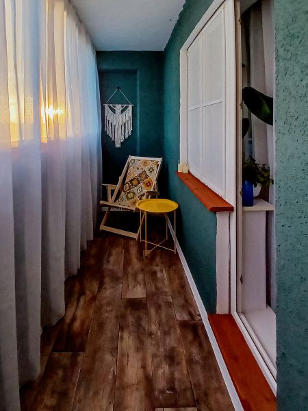 «Одно из моих любимых мест в квар­тире»: 3 варианта обустройства балкона