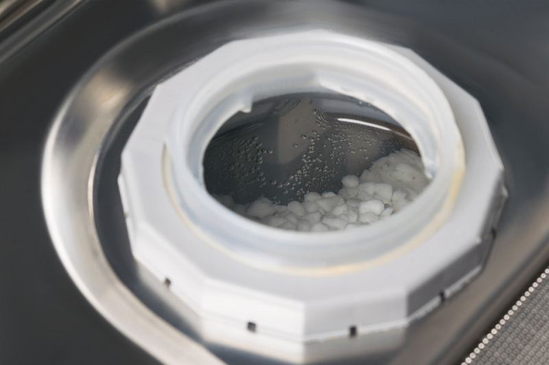 Соль в посудомоечной машине: как ее применять и можно ли чем-то заменить