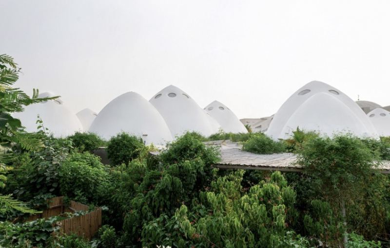 Студия Emkaan спроектировала классы в виде куполов для дубайской школы