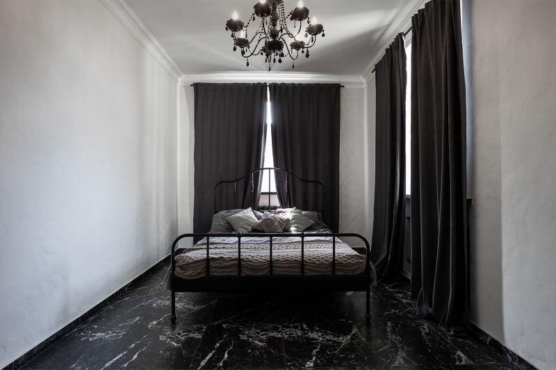 «Вдохновлялась горами, пещерами и бетоном»: как я сделала ремонт в сталинке 56 м²