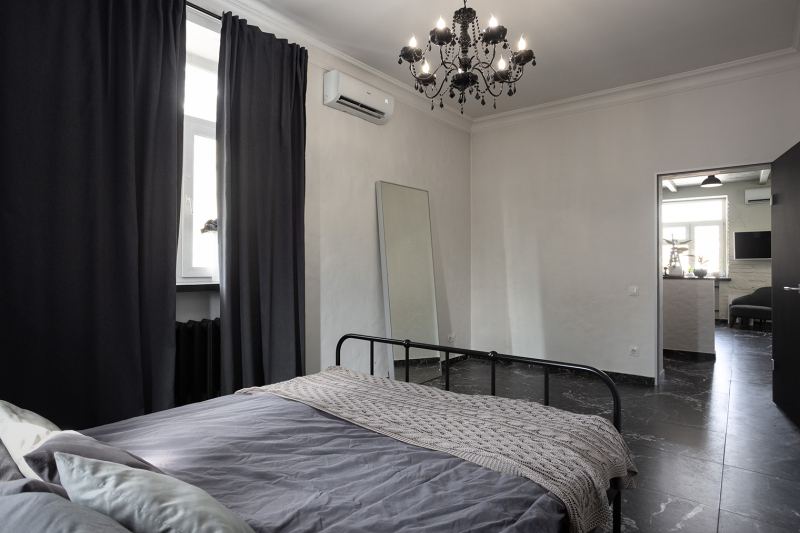 «Вдохновлялась горами, пещерами и бетоном»: как я сделала ремонт в сталинке 56 м²