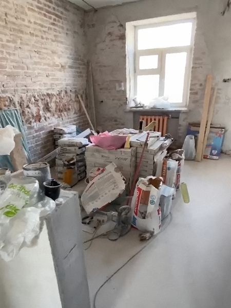 «Вдохновлялась горами, пещерами и бетоном»: как я сделала ремонт в сталинке 56 м²