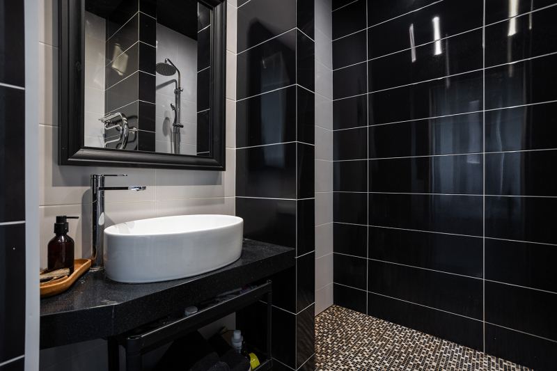 «Вдохновлялась горами, пещерами и бетоном»: как я сделала ремонт в сталинке 56 м²