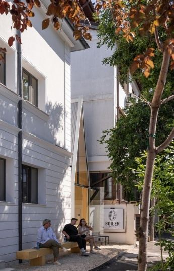 Vinklu спроектировали кофейню в узком городском участке