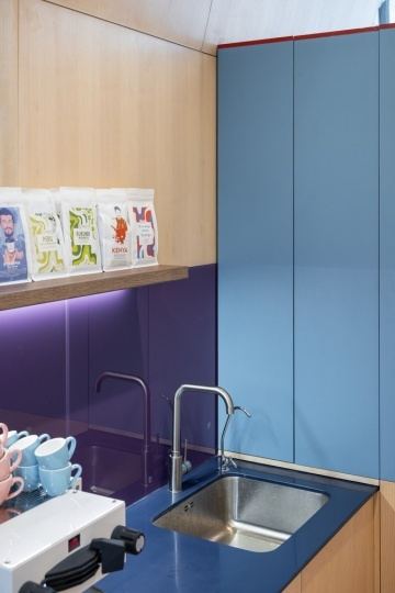 Vinklu спроектировали кофейню в узком городском участке