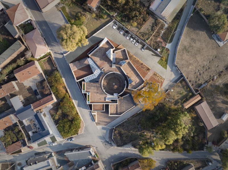 Завершён Общественный центр деревни Уэст-Усуту, Китай