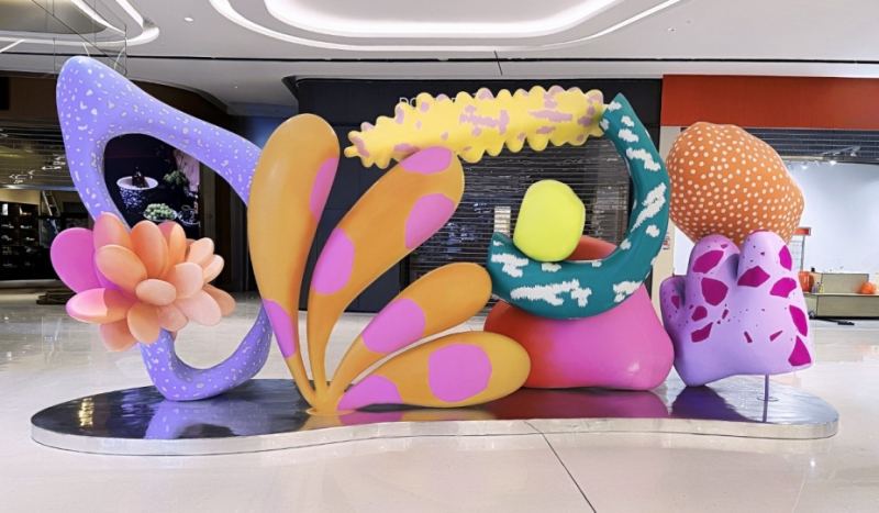 Алекс Проба установила красочную инсталляцию в Шэньчжэне