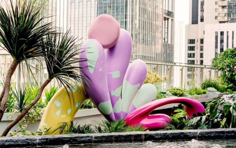 Алекс Проба установила красочную инсталляцию в Шэньчжэне