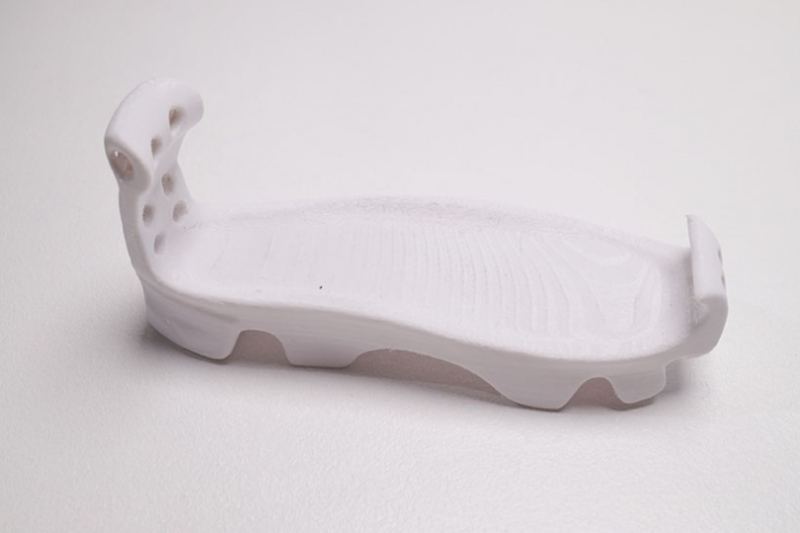 Данияр Удербеков сочетает традиции и технологии в кроссовках UDRB