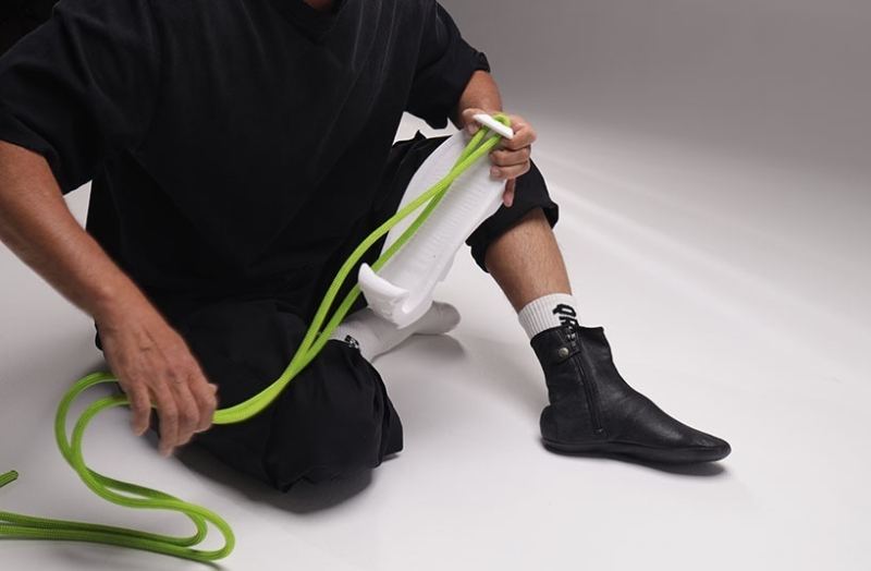 Данияр Удербеков сочетает традиции и технологии в кроссовках UDRB