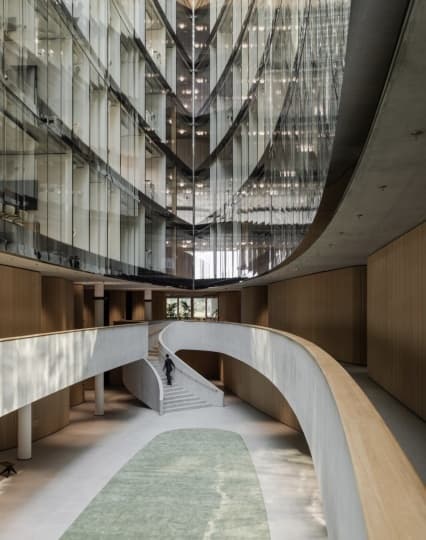 Herzog & de Meuron построили штаб-квартиру банка у Женевского озера