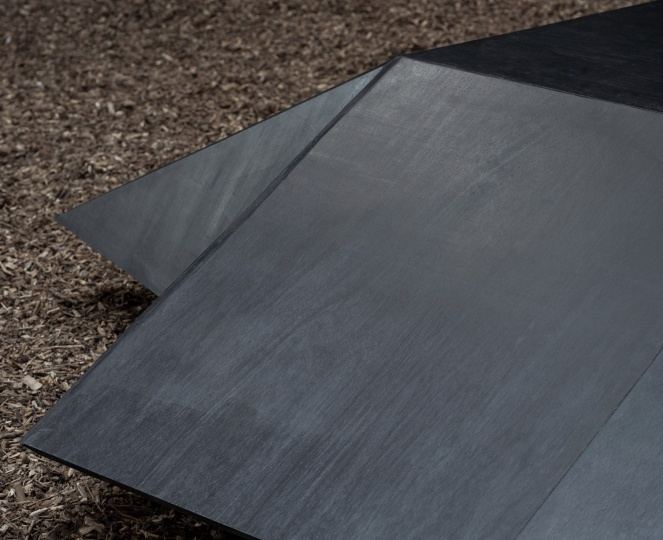 Инсталляция Бенни Аллана взаимодействует с окружающими деревьями