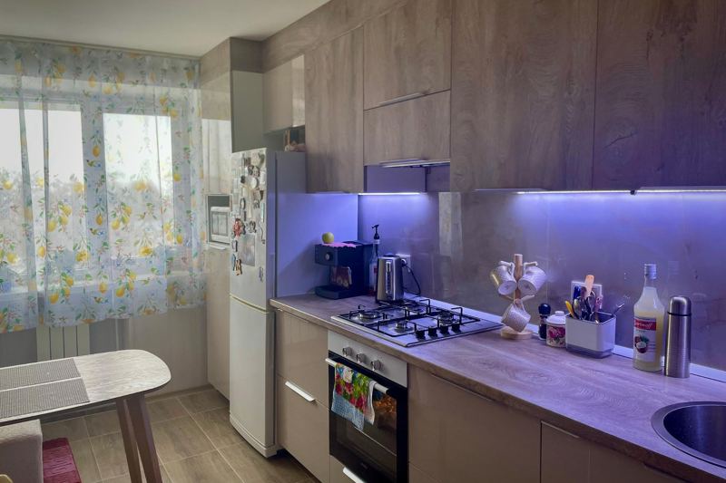 Как мы обустроили кухню и украсили ее картинами моего дедушки