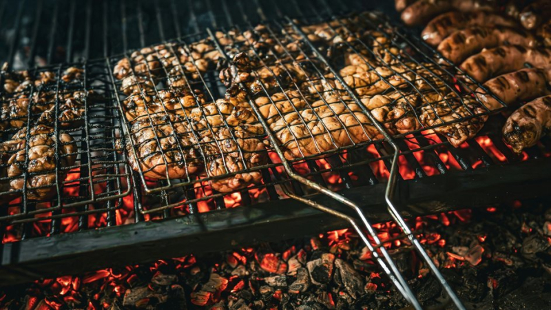 Мясо в решетках для гриля
