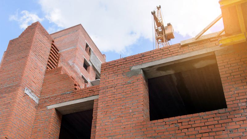 Какой дом лучше: монолитный, кирпичный или панельный