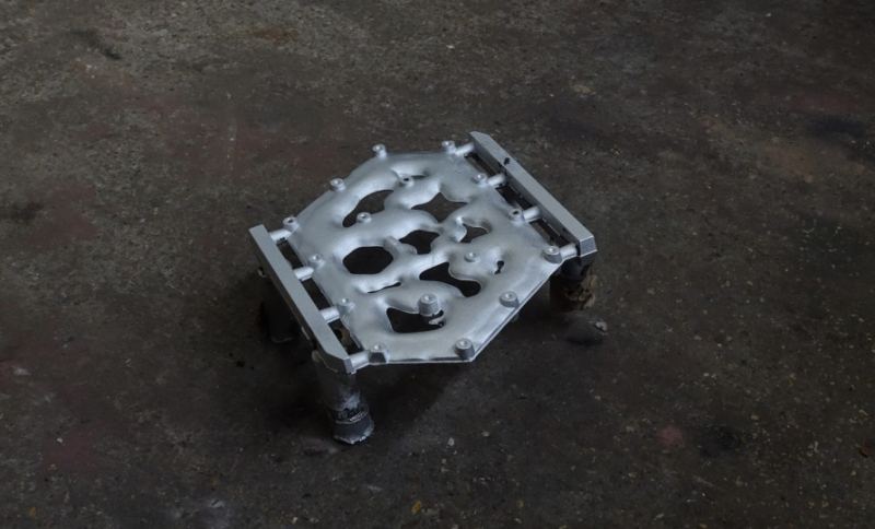 Лондонские дизайнеры вместе со школьниками разработали уличную скамью