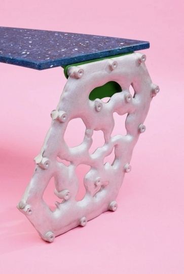 Лондонские дизайнеры вместе со школьниками разработали уличную скамью