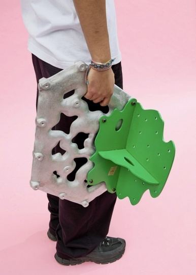 Лондонские дизайнеры вместе со школьниками разработали уличную скамью