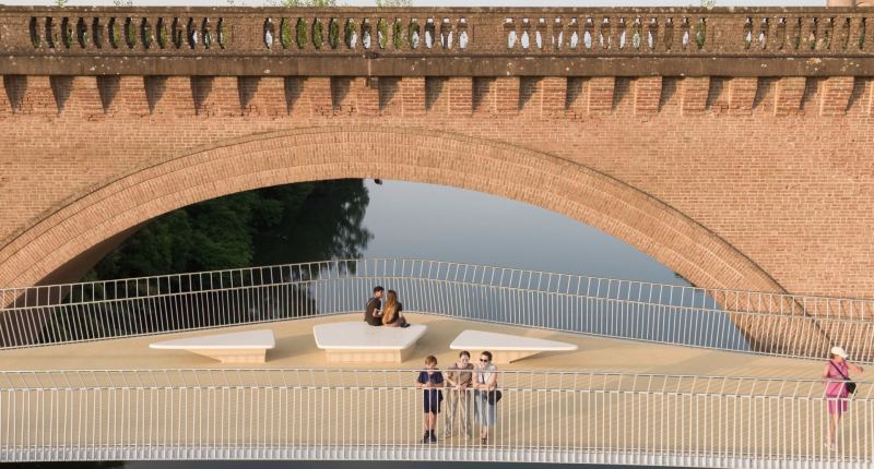 Ney and Partners построили пешеходный мост у старинного виадука во Франции