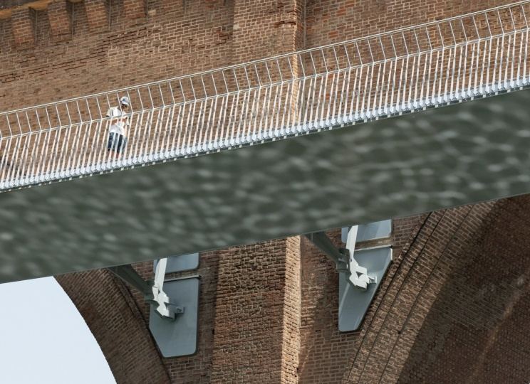 Ney and Partners построили пешеходный мост у старинного виадука во Франции