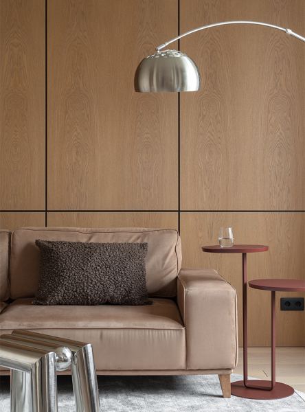 Почему это красиво: кухня-гостиная в бежевой гамме с металлическими акцентами