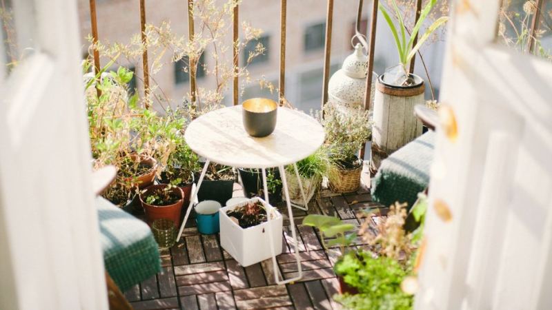 Хозяйственные приспособления и прочие мелочи, которые следует убрать до осени