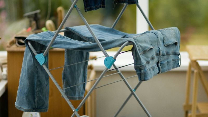 Выстиранные джинсы