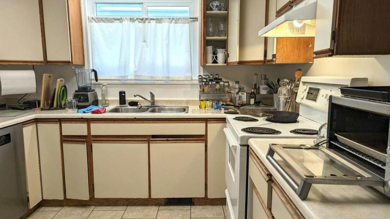 Меблированная гостиная комната дома