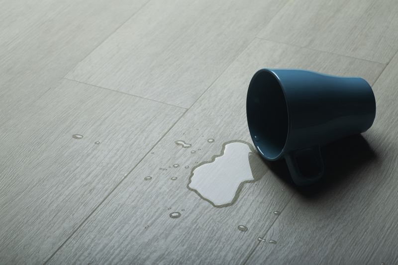 Убийца ламината и линолеума: как выбрать ПВХ-плитку на пол