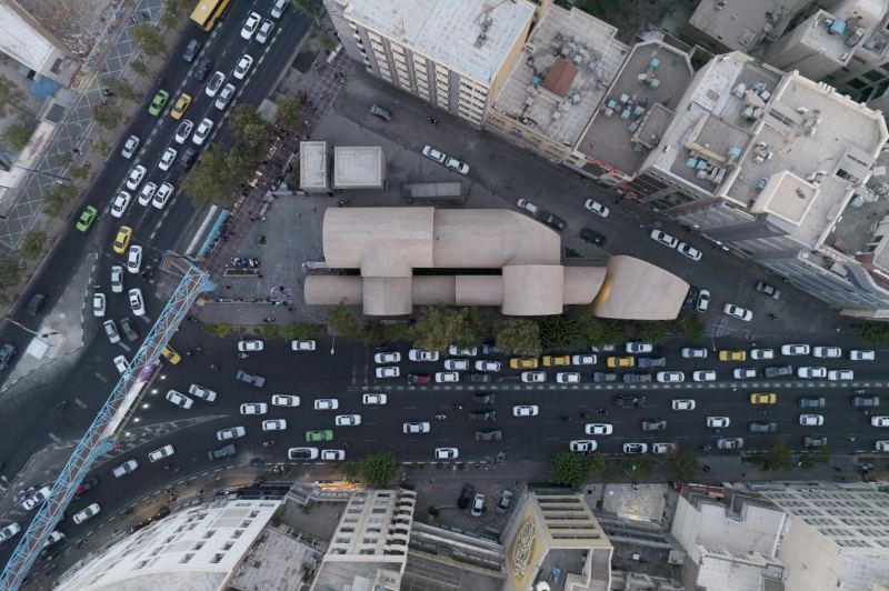 Вход в метро "Джахад Метро Плаза" в городе Тегеран, Иран