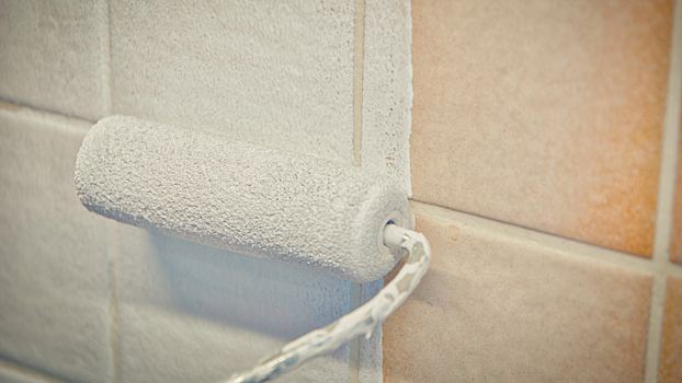 Вы тоже не знали? Плитку в ванной можно перекрасить